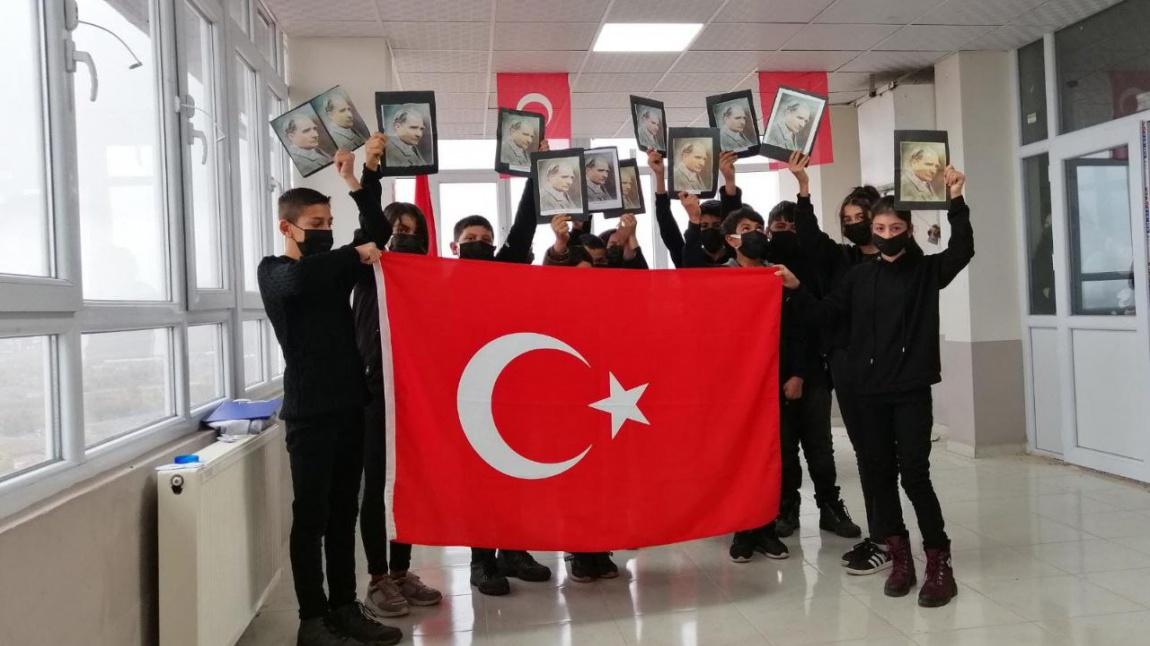 10 Kasım Atatürk'ü Anma Etkinlikleri Kapsamında Okulumuzda Tören Düzenlendi